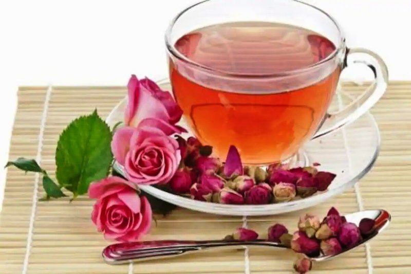 Чай с лепестками роз